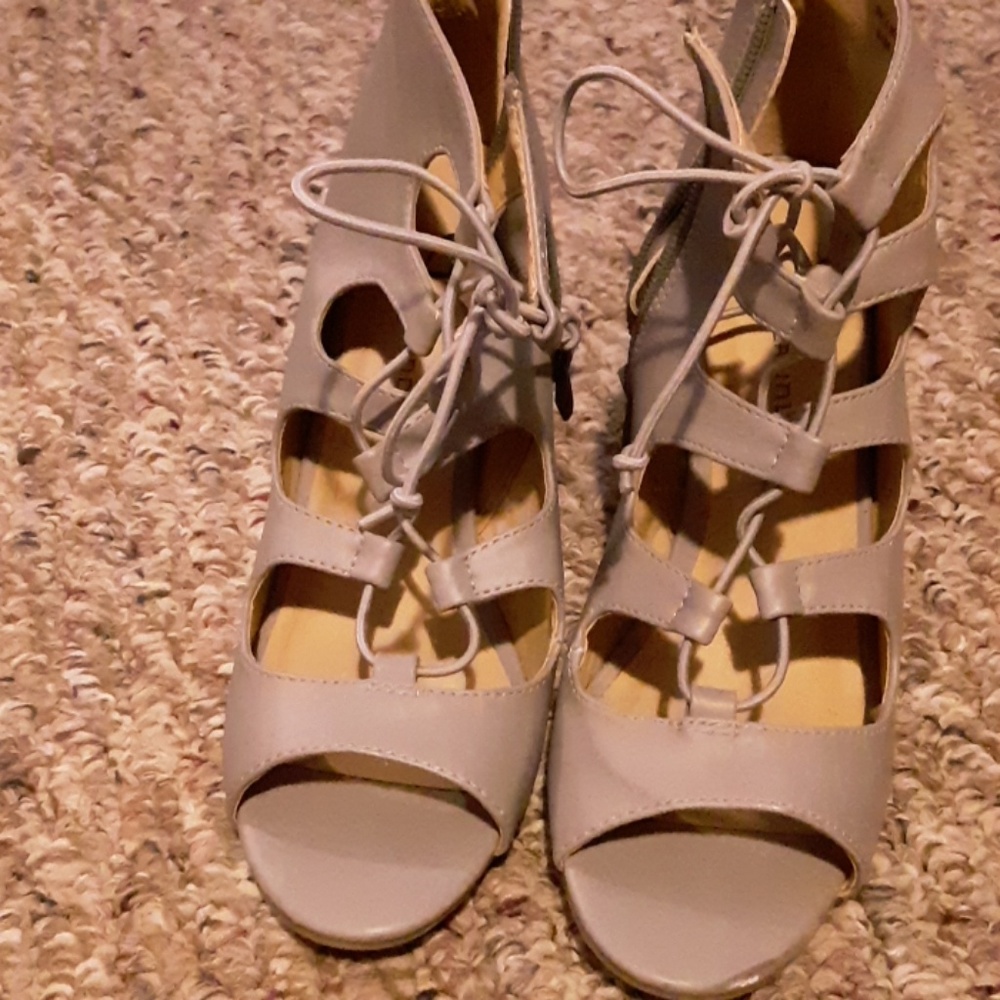 Not gray side zip platform